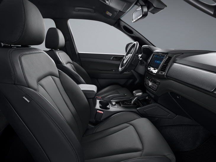 더_뉴_렉스턴_스포츠_인테리어_블랙