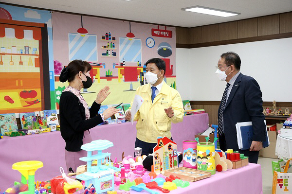 허성곤 김해시장 “경영에 어려움이 많으시죠” 기업 방문
