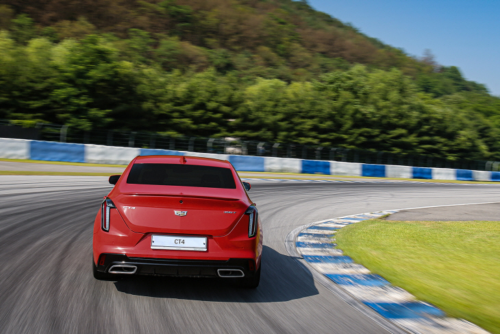 캐딜락_CT4_4