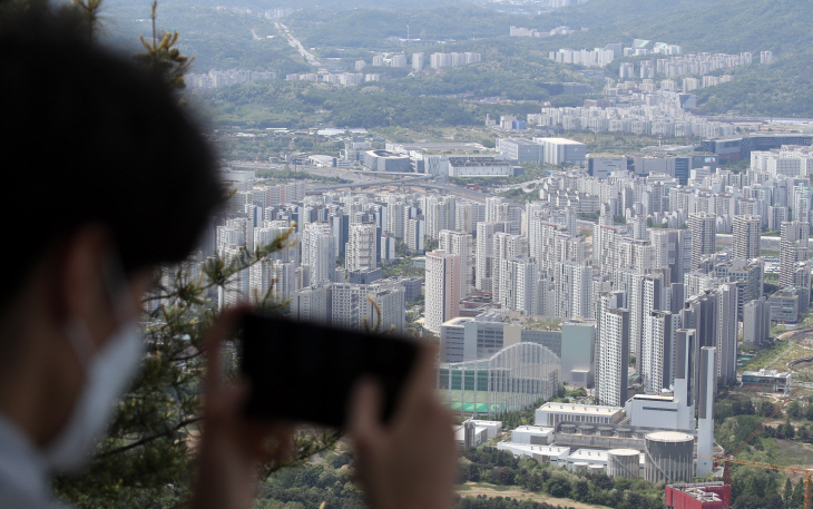 문재인 정부 4년새 서울 아파트 청약 경쟁률 6배