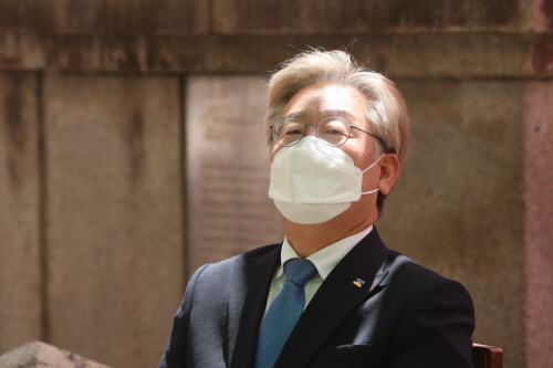 봉선사 봉축법요식 참석한 이재명