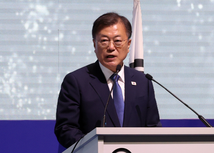 발언하는 문 대통령