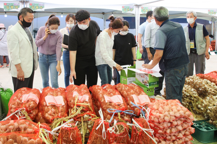 지난해 단양마늘 직거래 모습