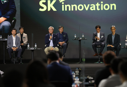 답변하는 SK이노베이션 경영진