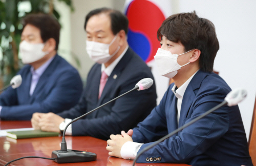 대선 경선준비위 1차 회의에서 발언하는 이준석 대표