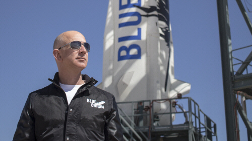 FILES-US-SPACE-TOURISM-BLUEORIGIN-BEZOS