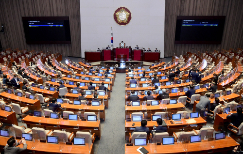 국민의힘 의원 퇴장한 채 진행된 예산결산특별위원장 선거