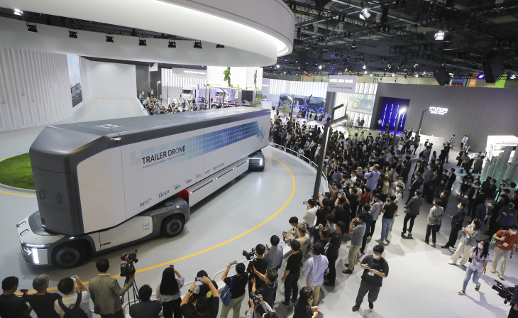 현대자동차의 트레일러 드론<YONHAP NO-3611>