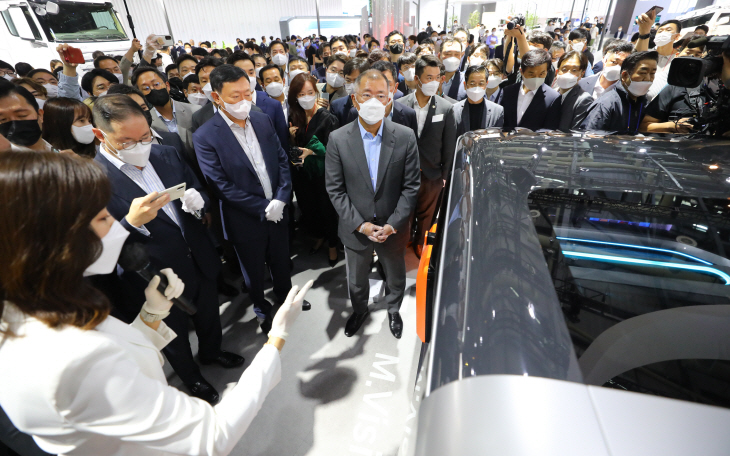 수소 산업에 모인 기업 총수들<YONHAP NO-3397>