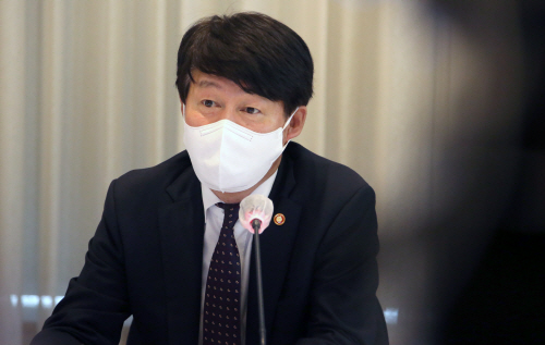 발언하는 안경덕 장관