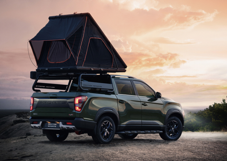 더_뉴_렉스턴_스포츠_후측면1