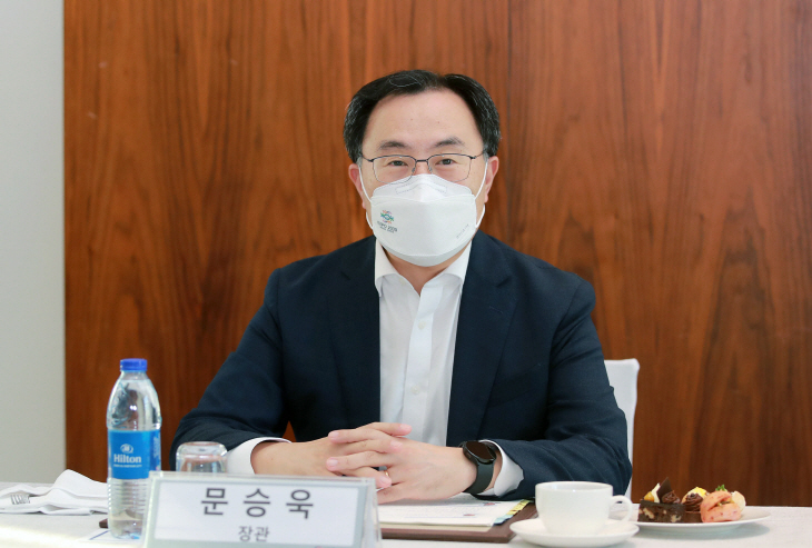 두바이 간담회서 인사말 하는 문승욱 장관