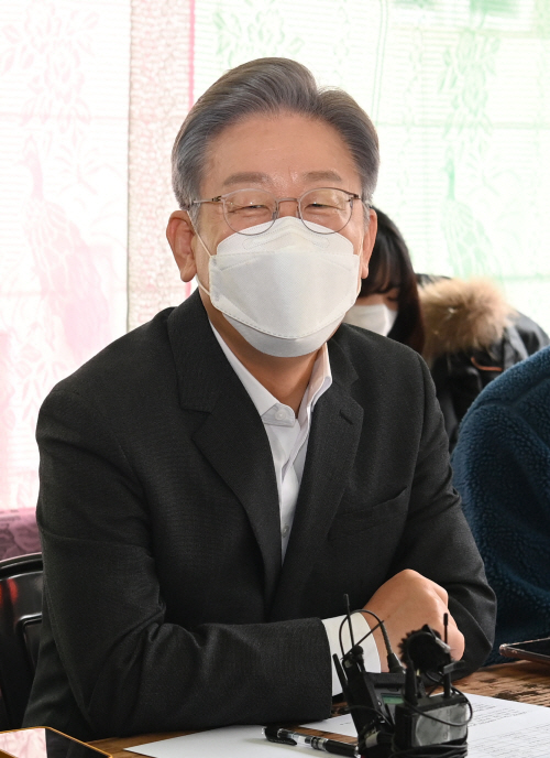 소셜벤처기업인과 대화하는 민주당 이재명 대선후보