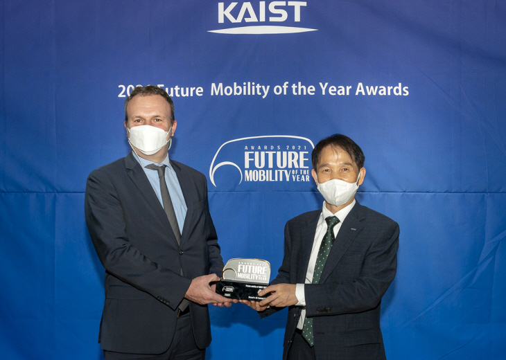 승용차부문 시상 후 기념촬영하는 KAIST 이광형 총장