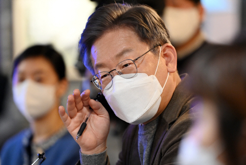 2021120101000024000000421