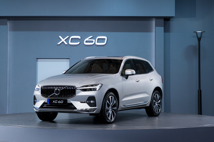 사진자료_볼보자동차 신형 XC60 B6 정측면 (2)