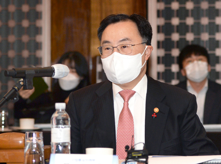 상생형지역일자리 심의위 주재하는 문승욱 장관