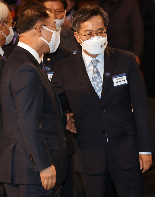 2022011001000324900013701