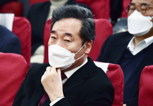 정책간담회 참석한 이낙연