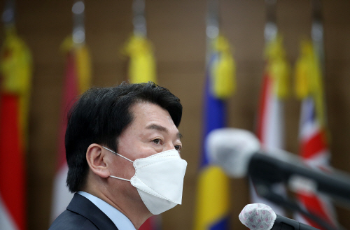 인사말 하는 안철수