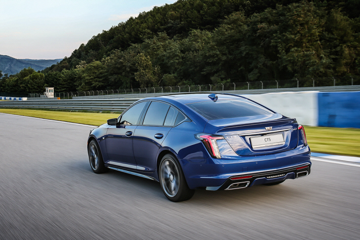 Cadillac_CT5_3