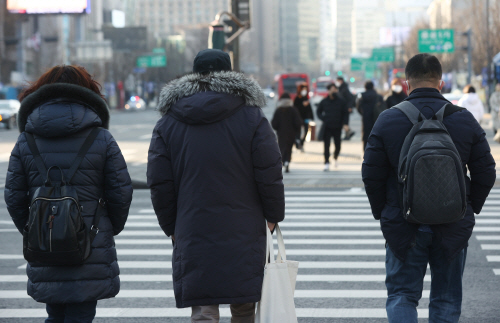 영하 6도…연휴 앞둔 출근길