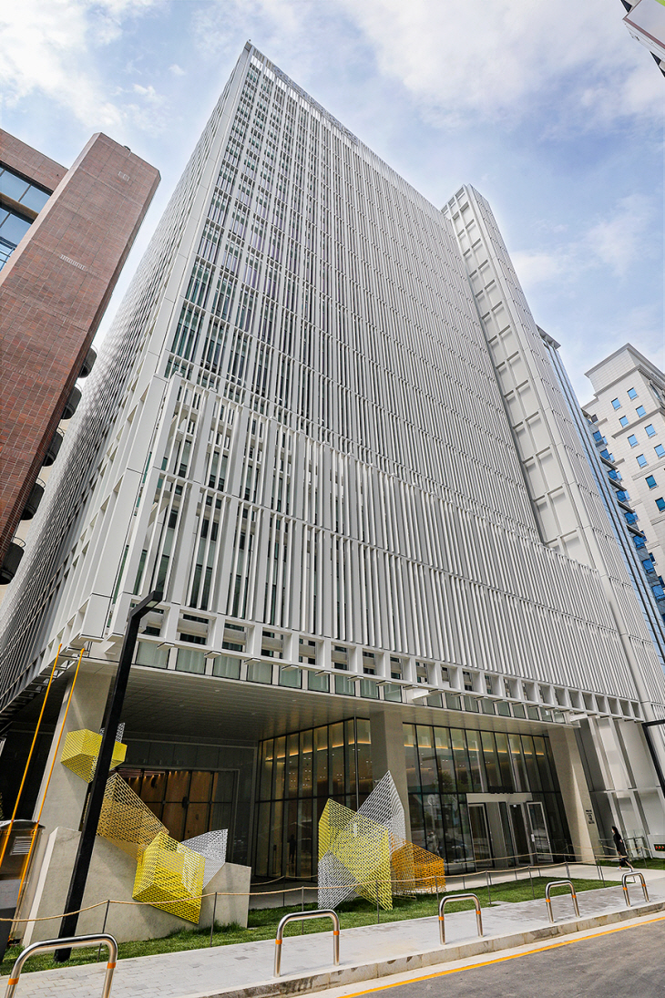 현대百_신사옥 전경