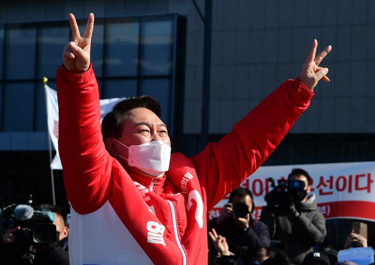 대구 찾아 인사하는 윤석열