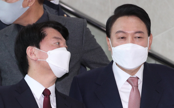 기자회견 마친 윤석열·안철수