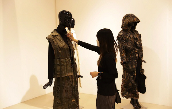 장안대+학생+제작+평화메시지+의상