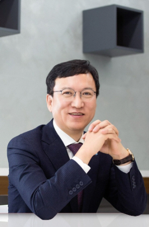 윤성태 휴온스그룹 회장