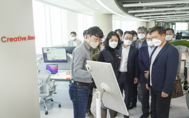 [SKT 참고자료] 경영진 거점오피스 방문 사진_5