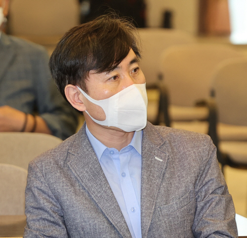 학술토론회 참석한 우상호, 하태경<YONHAP NO-2097>