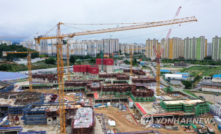 공사 멈춘 아파트 건설 현장