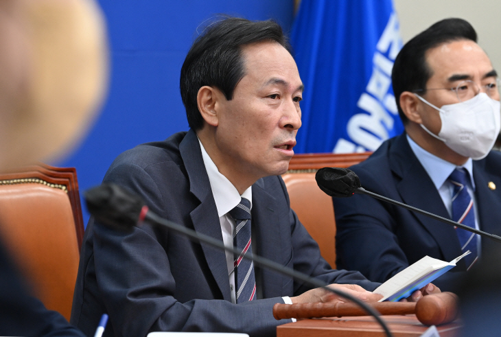 발언하는 우상호 비대위원장