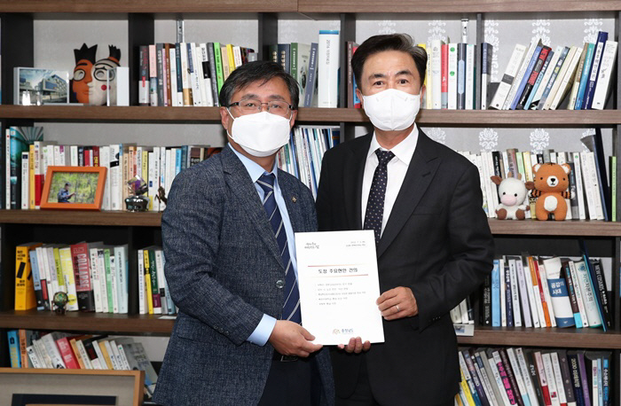 김성환_더불어민주당_정책위의장과_김태흠_충남도지사
