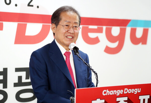 밝은 표정의 홍준표 당선인<YONHAP NO-5461>