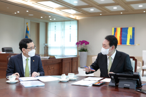 산자부 업무보고 받는 윤석열 대통령