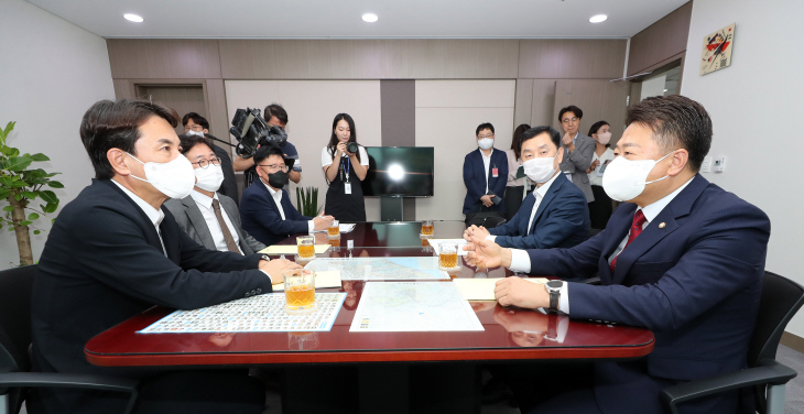 김진태 지사, 강원특별자치도법 개정 관련 노용호 의원 면담