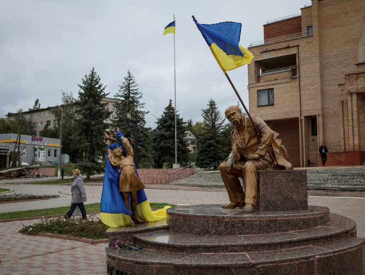 UKRAINE-CRISIS-COUNTEROFFENSIVE-VILLAGE