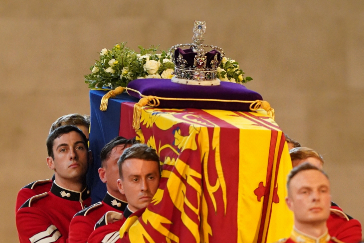 TOPSHOT-BRITAIN-ROYALS-QUEEN-DEATH