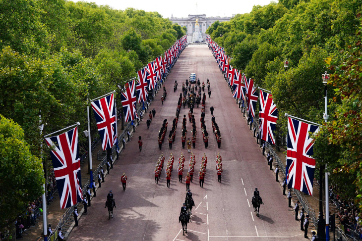 TOPSHOT-BRITAIN-ROYALS-QUEEN-DEATH