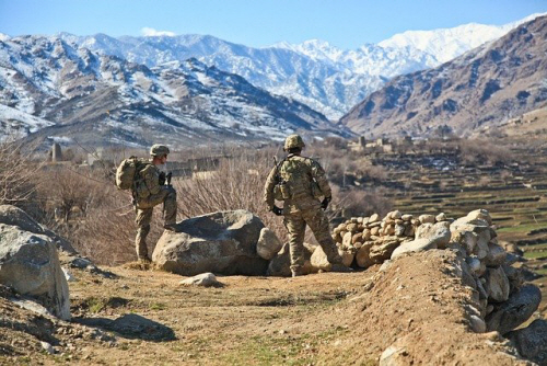 soldiers-60714_640