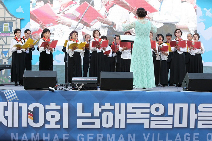 한국파독연합회 김춘동 회장, 남해독일마을 맥주축제에 “혼성