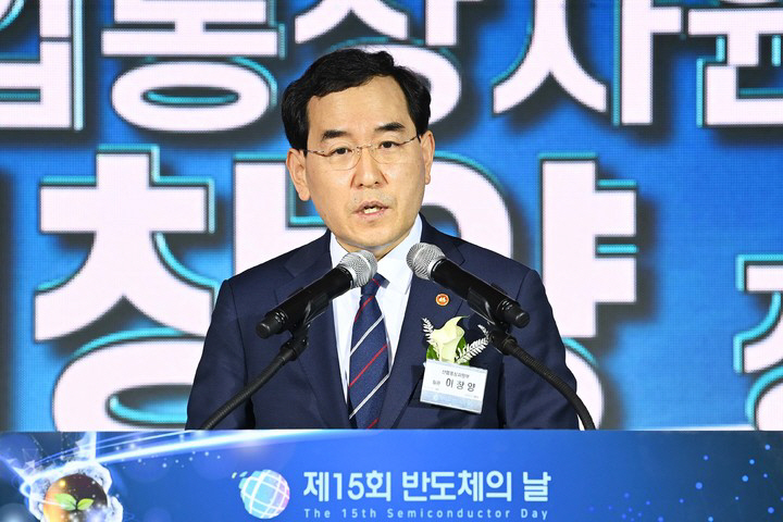 축사하는 이창양 장관