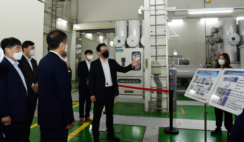 보도사진 1. 345kV 신양재변전소 현장안내