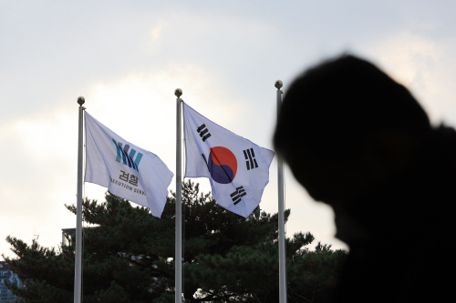 '뇌물 의혹' 정진상 검찰 비공개 출석