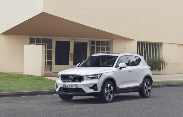 사진자료_볼보자동차 컴팩트 SUV (1)