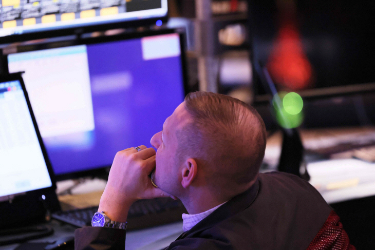 US-MARKETS-RISE-ON-STRONGEST-CONSUMER-CONFIDENCE-DATA-SINCE-APRI