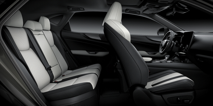 02_F-SPORT-WHITE